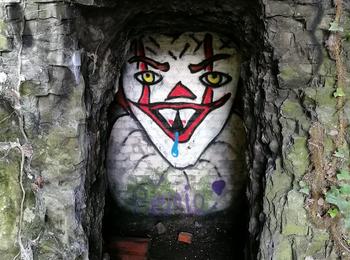 Terrifying clown france-trignac-graffiti