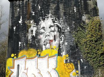  france-saint-nicolas-de-redon-graffiti