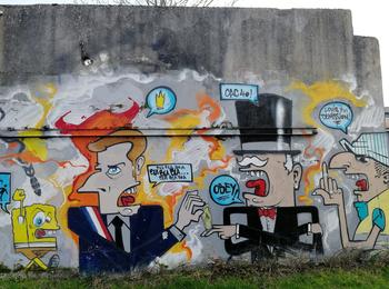 Gilets jaunes & Macron france-saint-nicolas-de-redon-graffiti