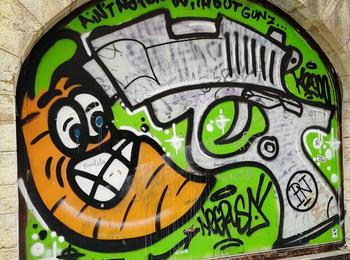 Ain't no fun without gunz france-lyon-graffiti