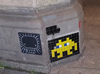 Roka meets Invader germany-cologne-sticking