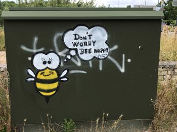 L abeille france-bruges-graffiti