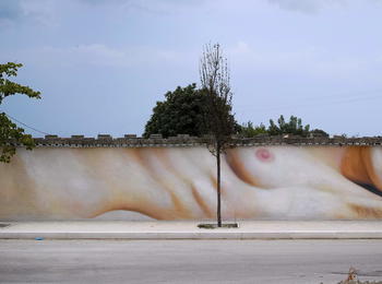 Donna sdraiata italy-stornara-graffiti
