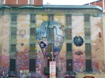 Mongolfiera su parete spain-barcelona-graffiti
