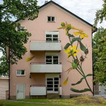 Organic shapes frieze by Korallpionen: graffiti in Borås