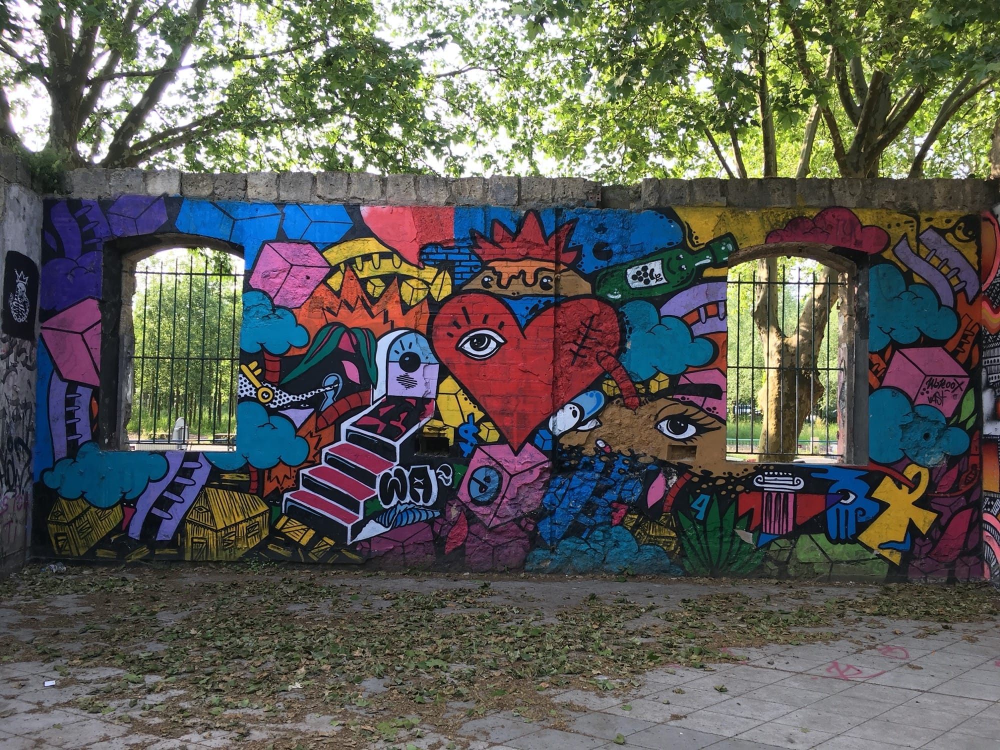 Graffiti 376  capturé par Julien à Bordeaux France