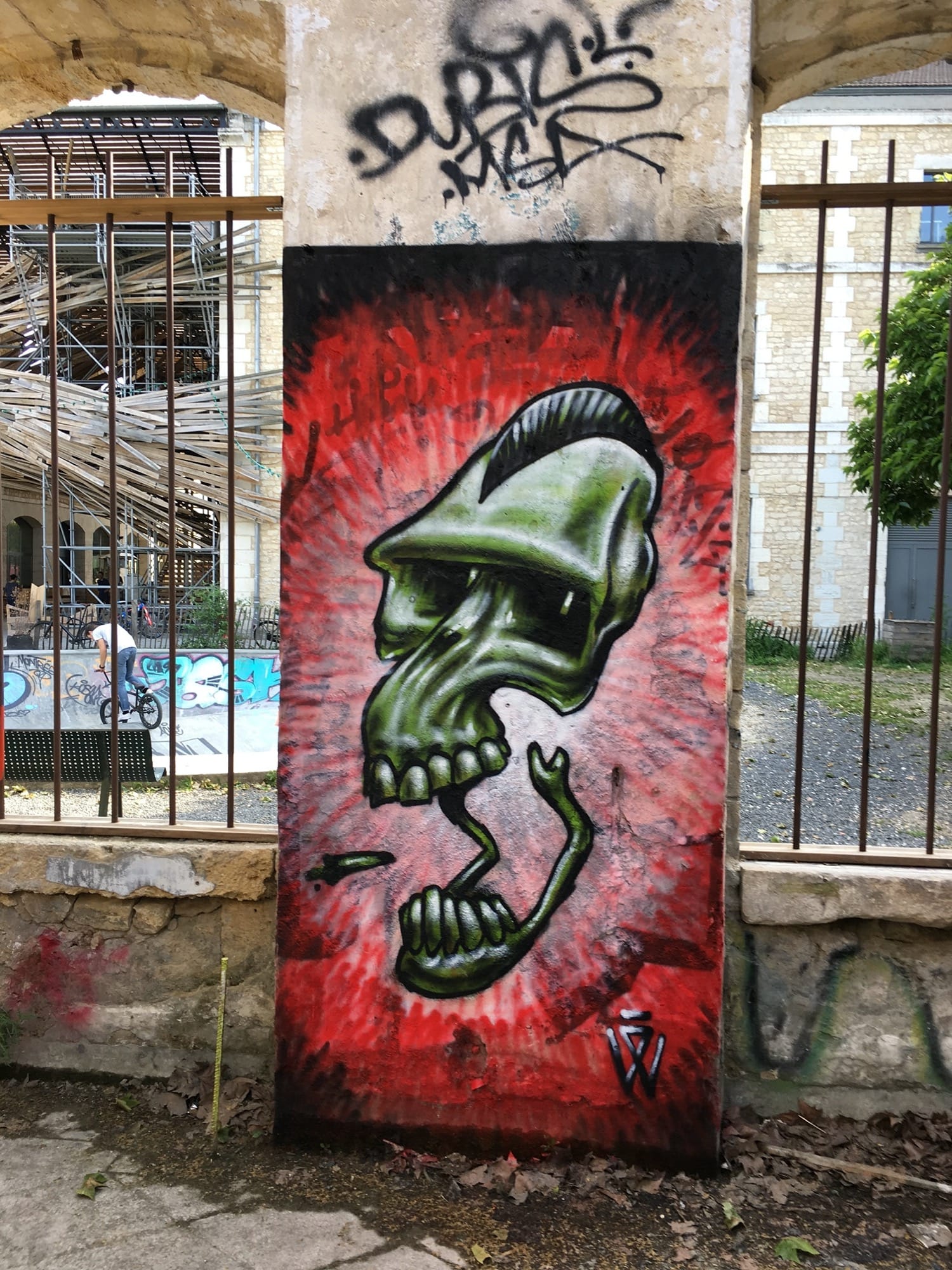 Graffiti 389  capturé par Julien à Bordeaux France