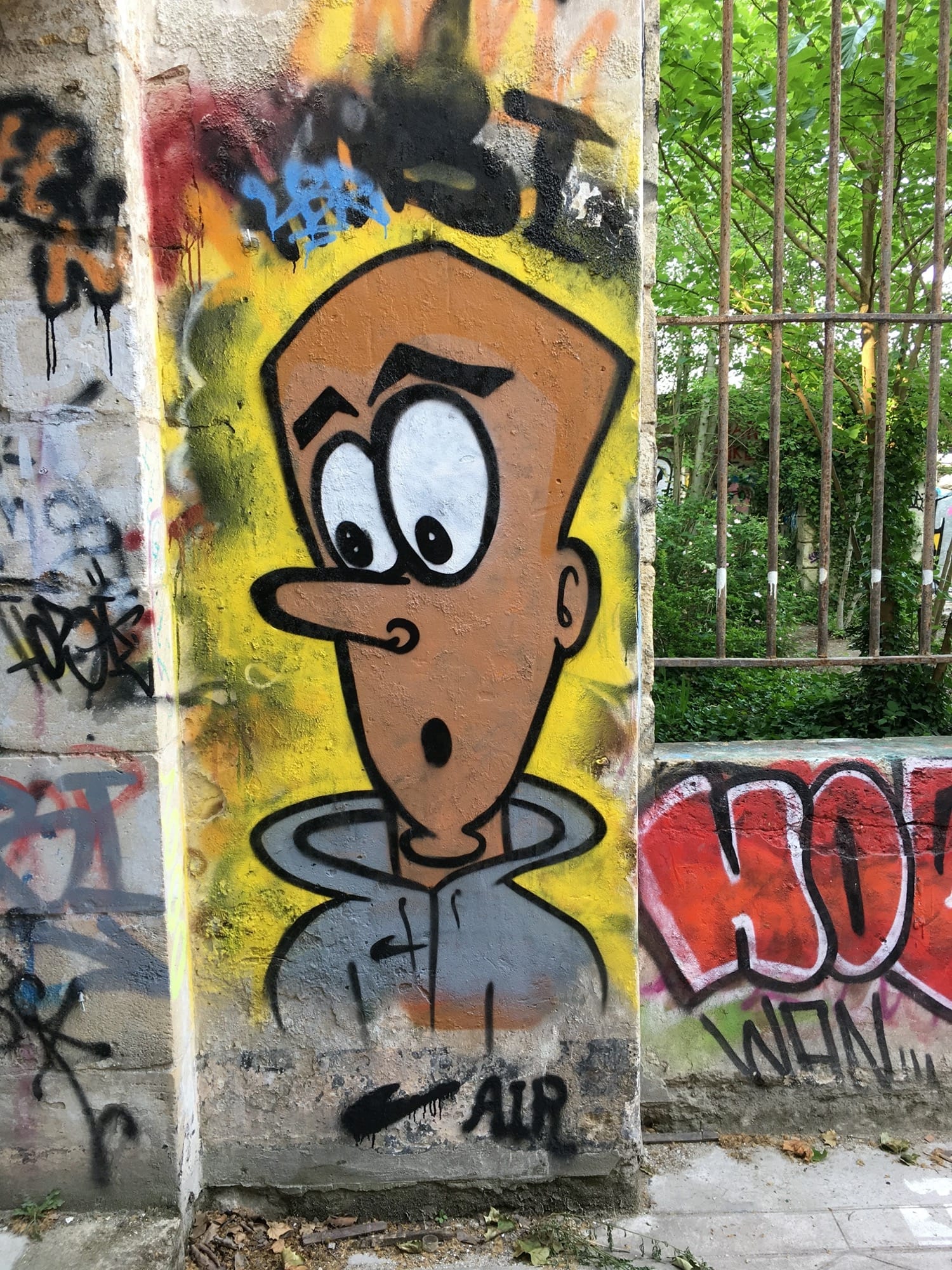 Graffiti 395  capturé par Julien à Bordeaux France