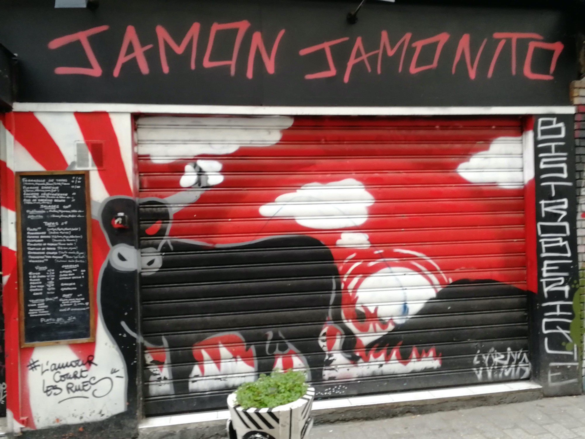Graffiti 615 Jamon jamonito captured by Rabot in Paris France