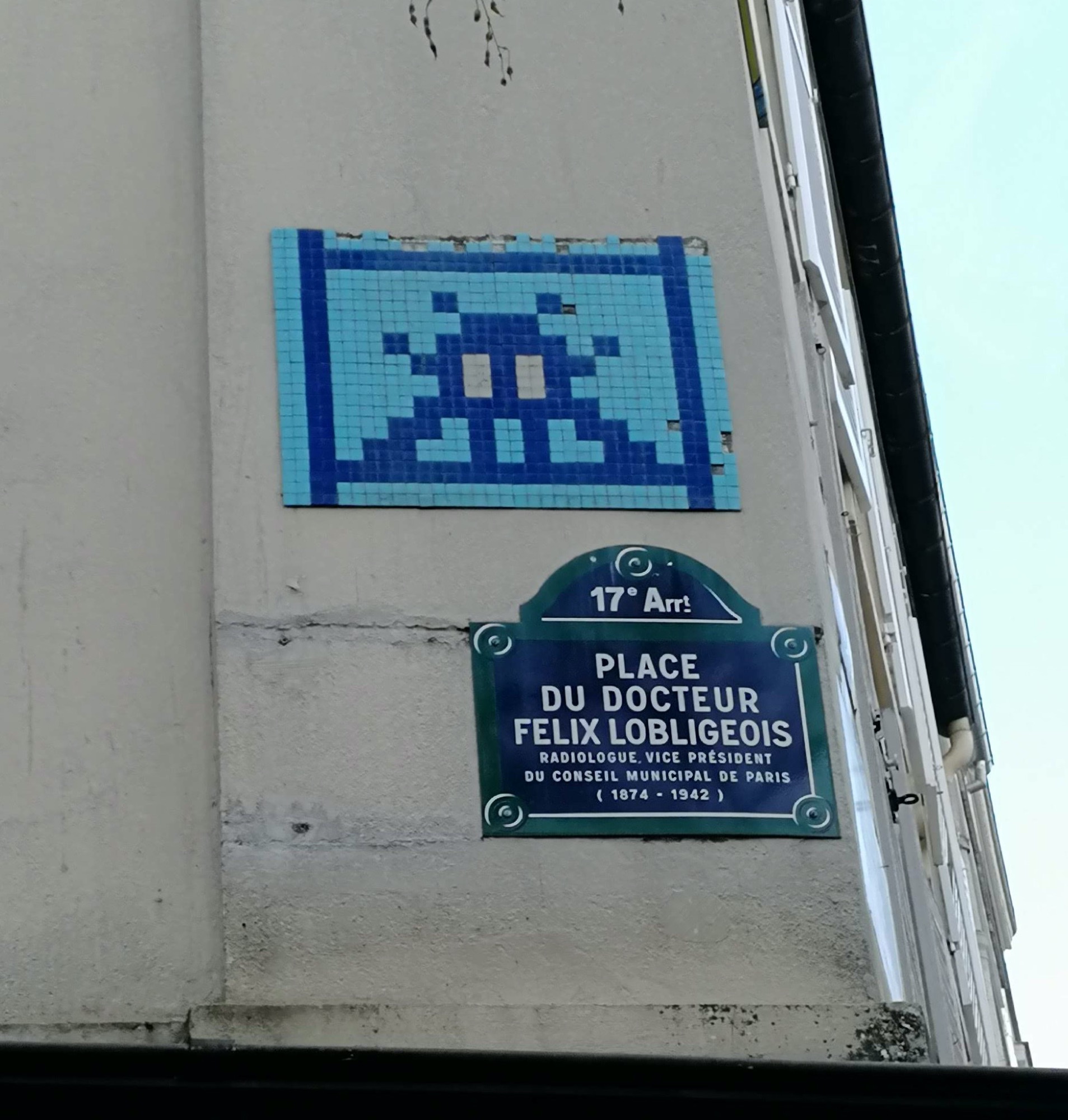Mosaic 633  by the artist Invader captured by Rabot in Paris France