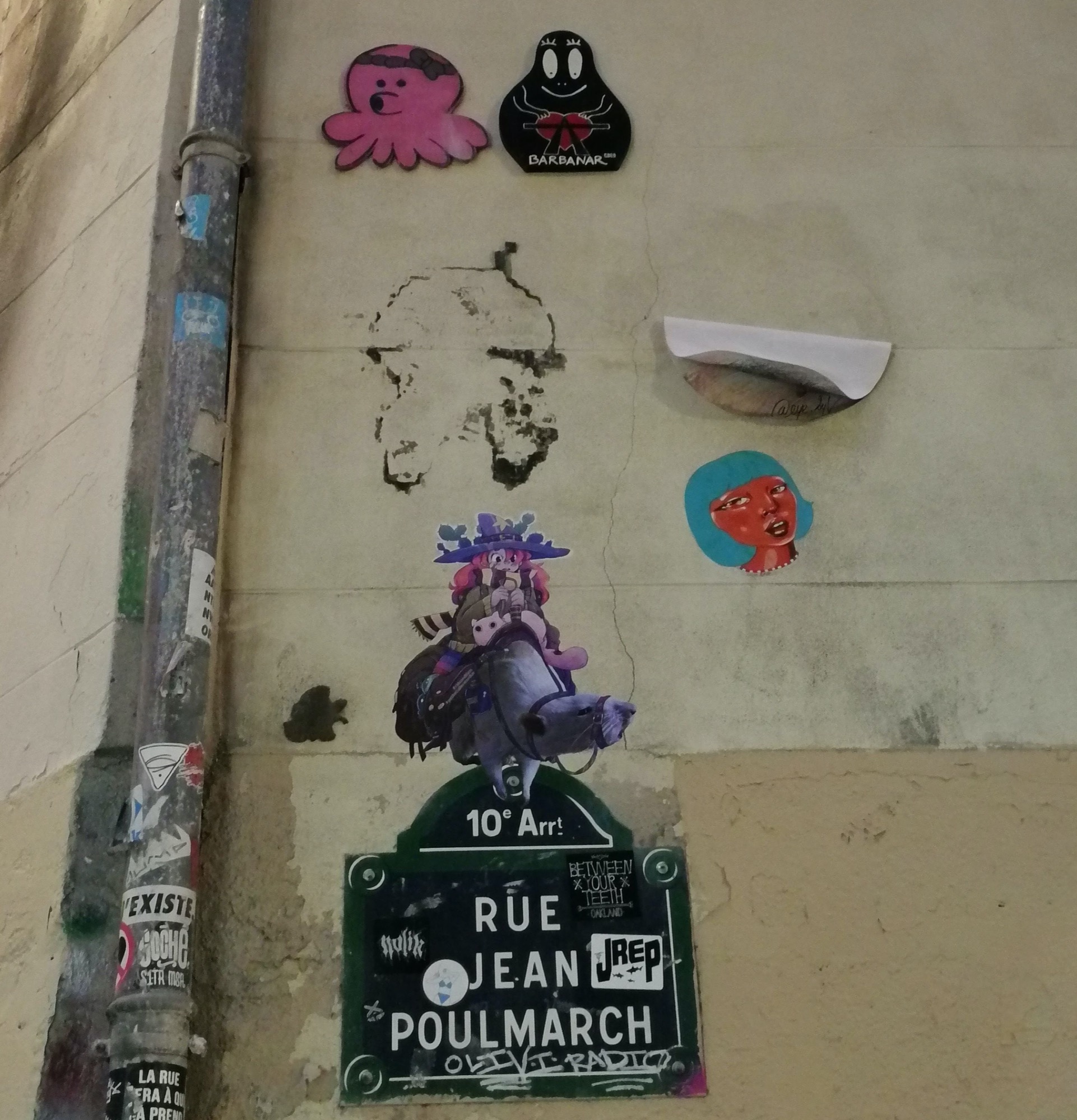 Sticking 660  by the artist Gzup captured by Rabot in Paris France