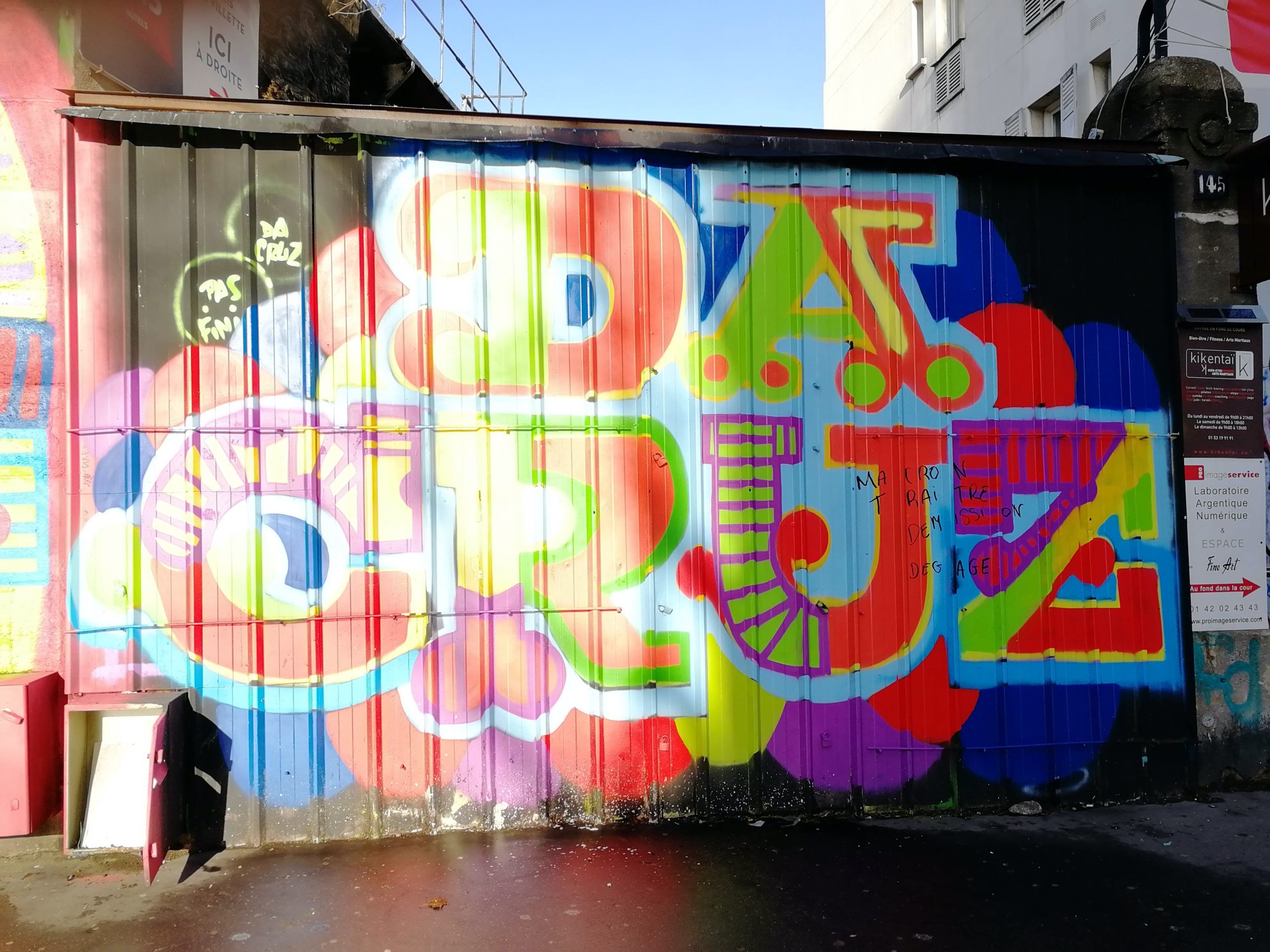 Graffiti 691  by the artist Da Cruz captured by Rabot in Paris France