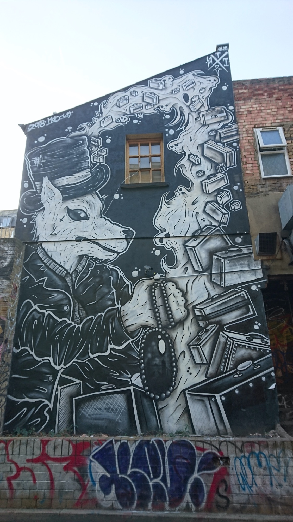 Graffiti 759 The Dog and Money capturé par Chloé_rhe à London United Kingdom