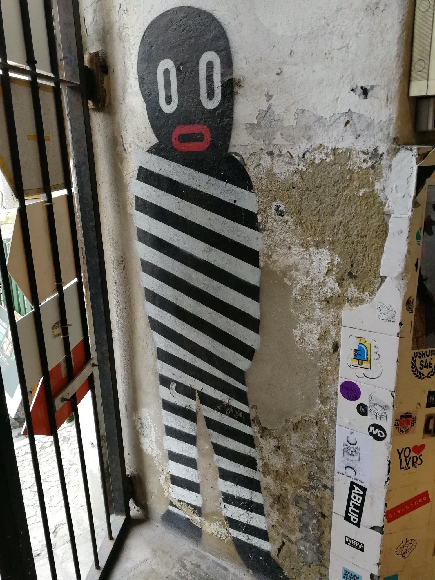 Graffiti 985  capturé par Rabot à Lisboa Portugal