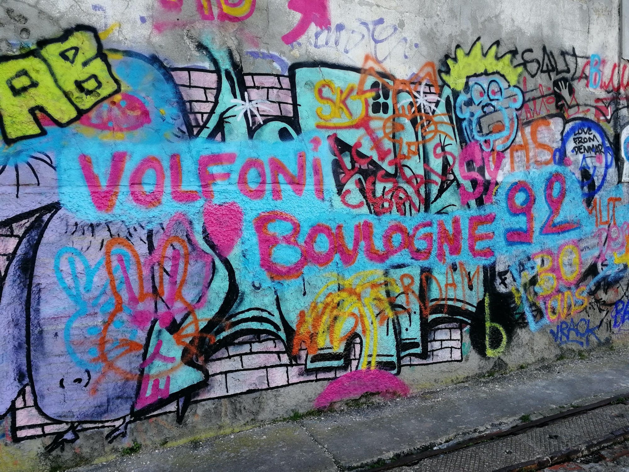 Graffiti 1029  capturé par Rabot à Lisboa Portugal