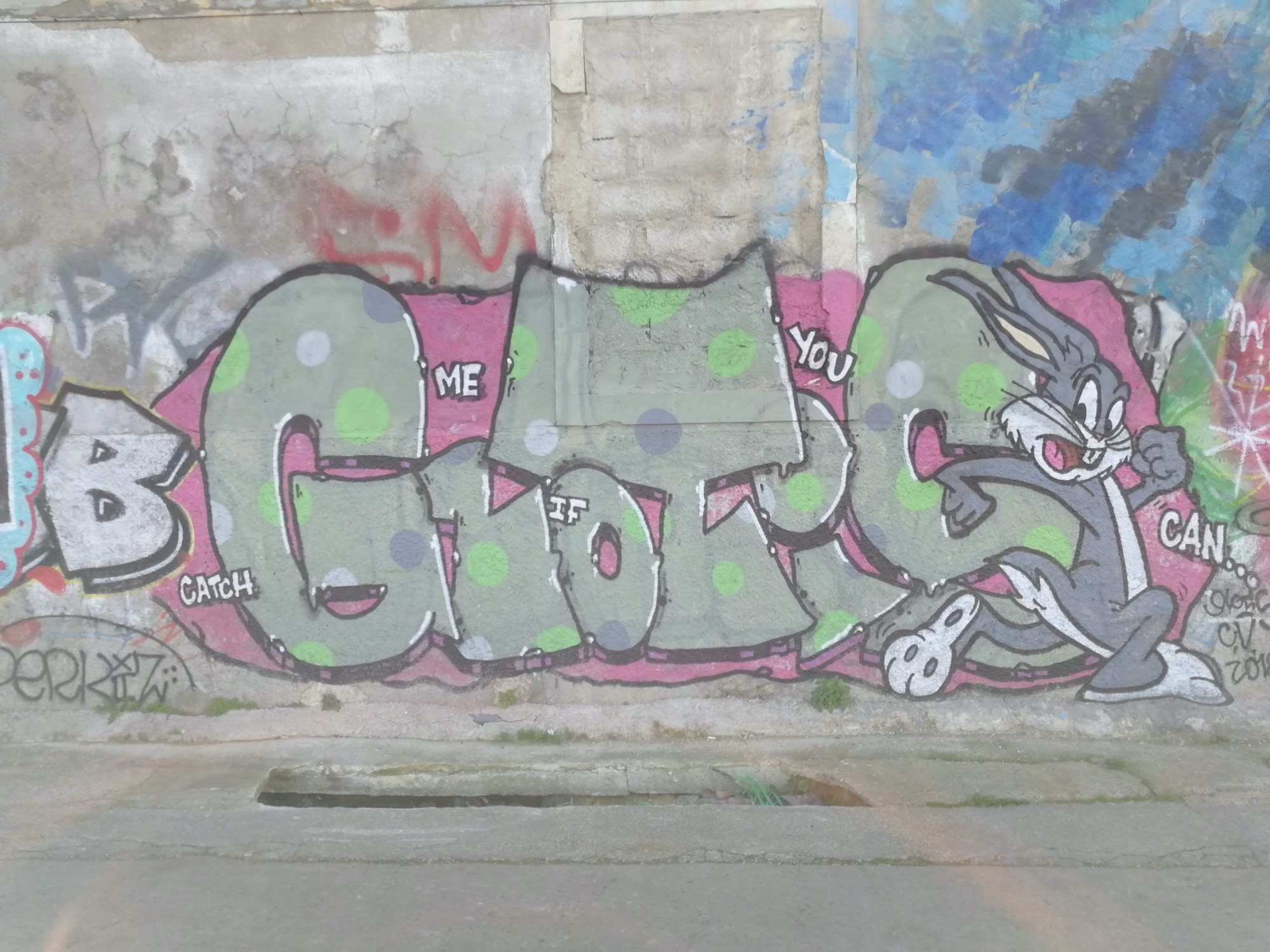Graffiti 1031 Bugs Bunny capturé par Rabot à Lisboa Portugal