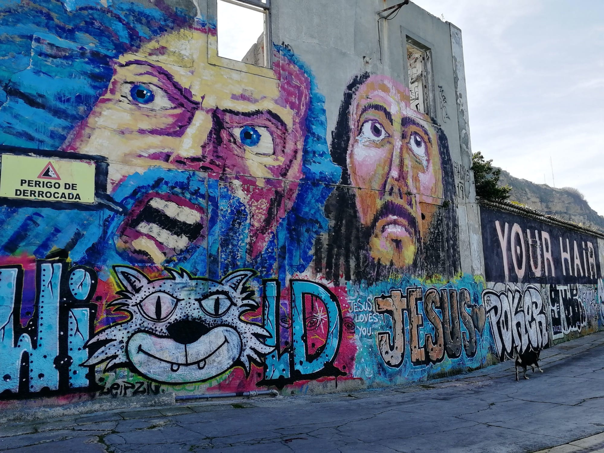 Graffiti 1033 Wild Jesus capturé par Rabot à Lisboa Portugal