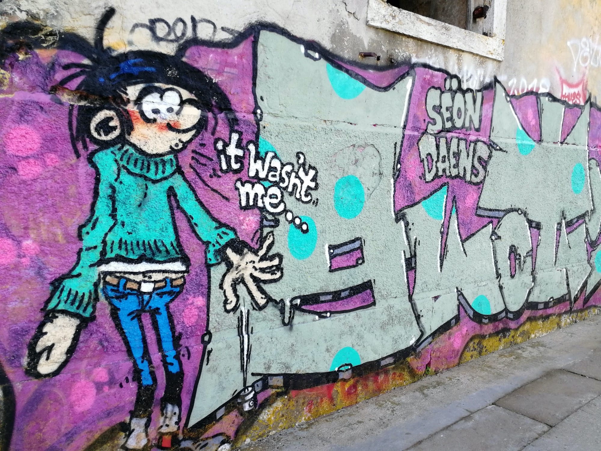 Graffiti 1051 Gaston Lagaffe capturé par Rabot à Lisboa Portugal