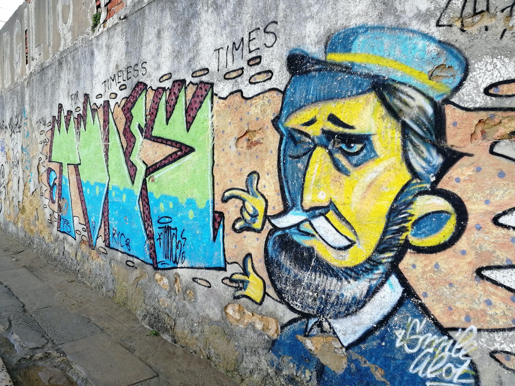 Graffiti 1054  capturé par Rabot à Lisboa Portugal