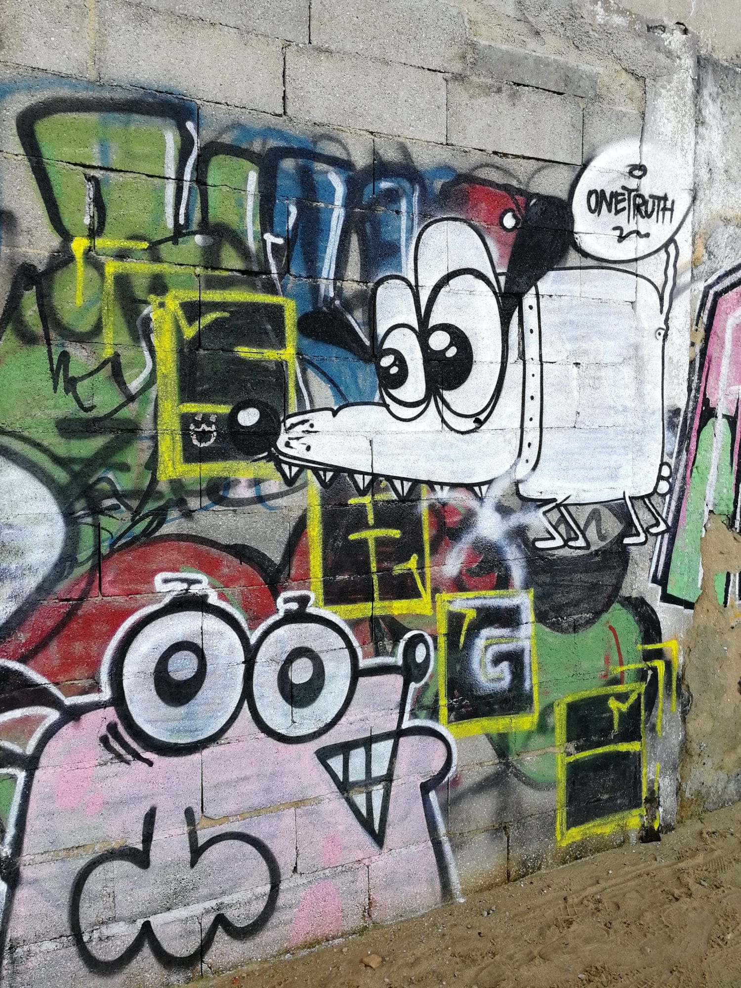 Graffiti 1055  capturé par Rabot à Lisboa Portugal