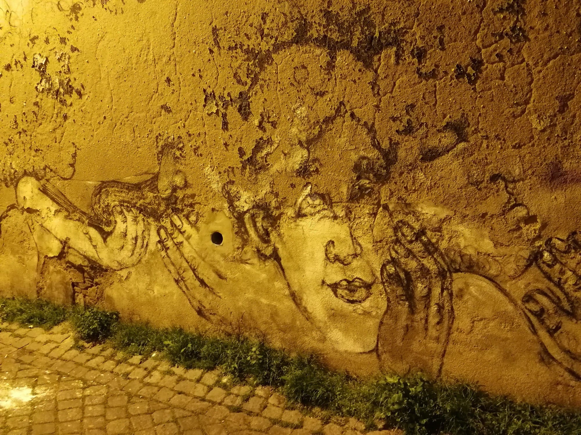 Graffiti 1066  capturé par Rabot à Lisboa Portugal