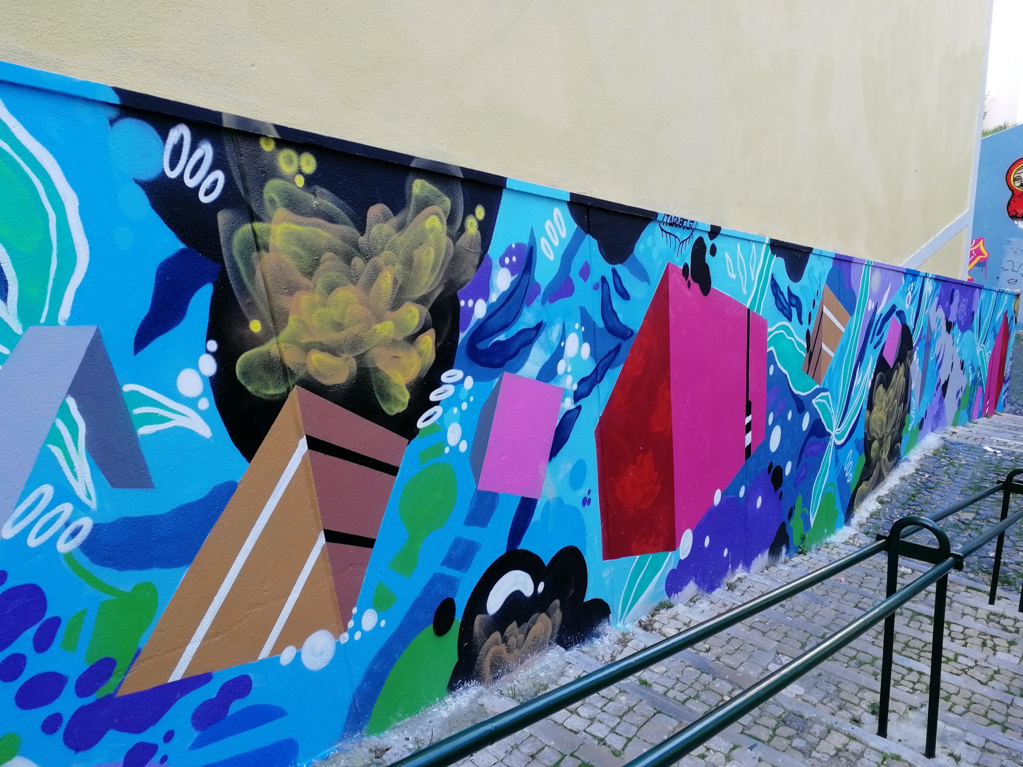 Graffiti 1079  capturé par Rabot à Lisboa Portugal