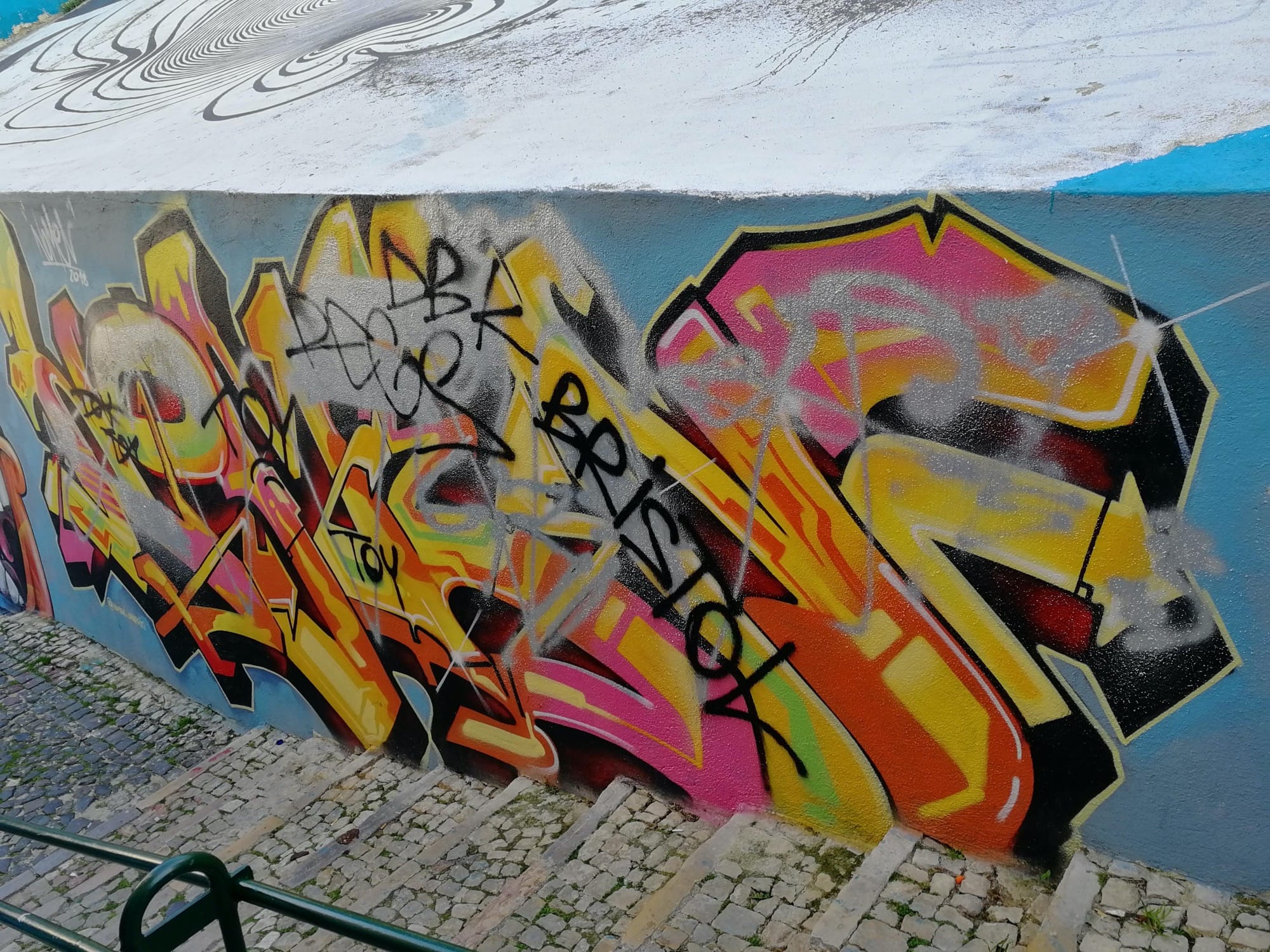 Graffiti 1080  capturé par Rabot à Lisboa Portugal