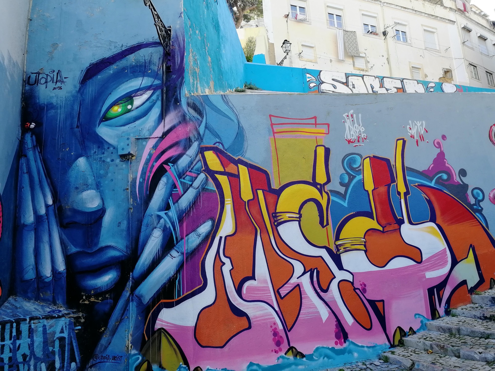 Graffiti 1083  capturé par Rabot à Lisboa Portugal