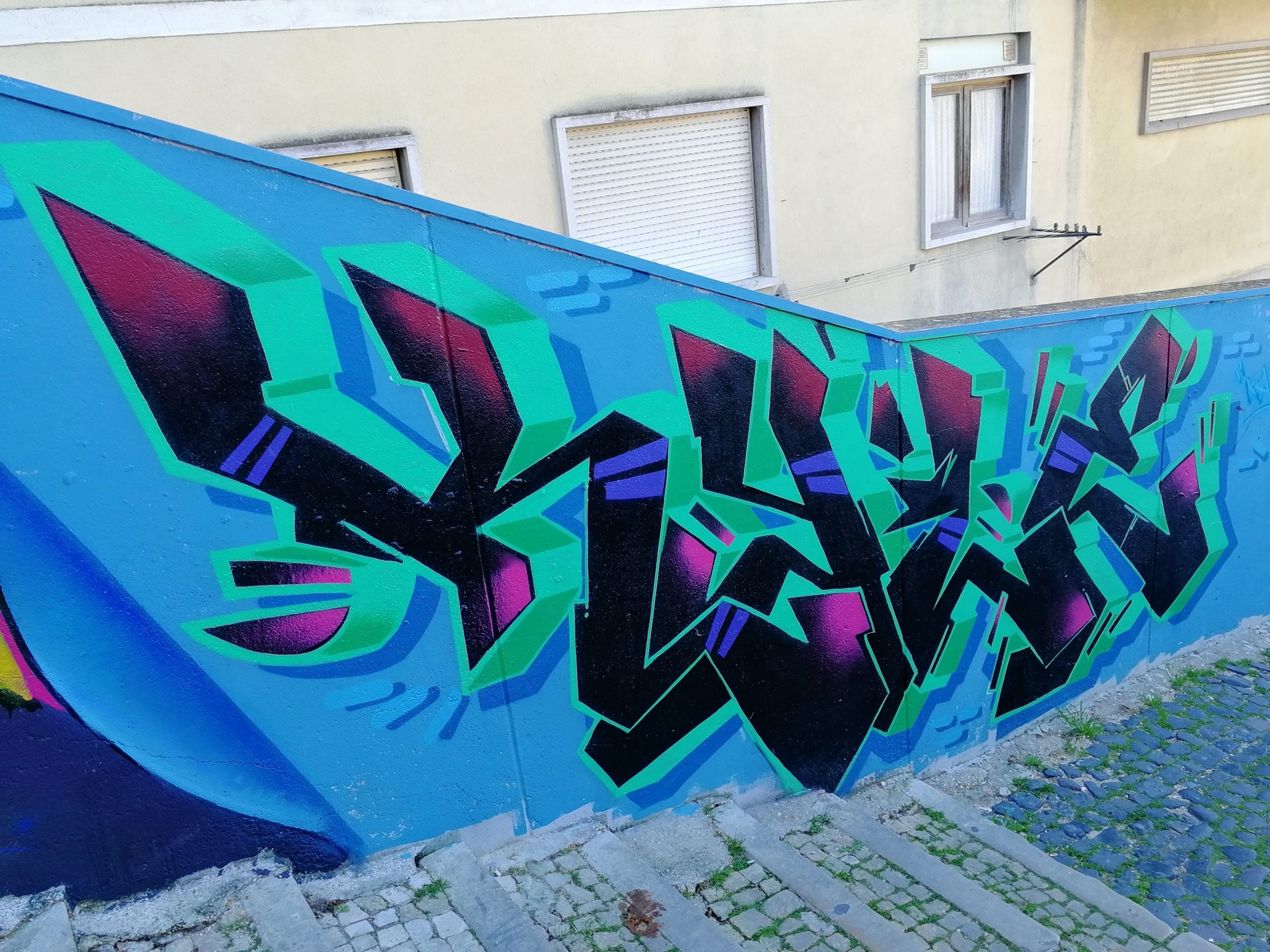 Graffiti 1088  capturé par Rabot à Lisboa Portugal