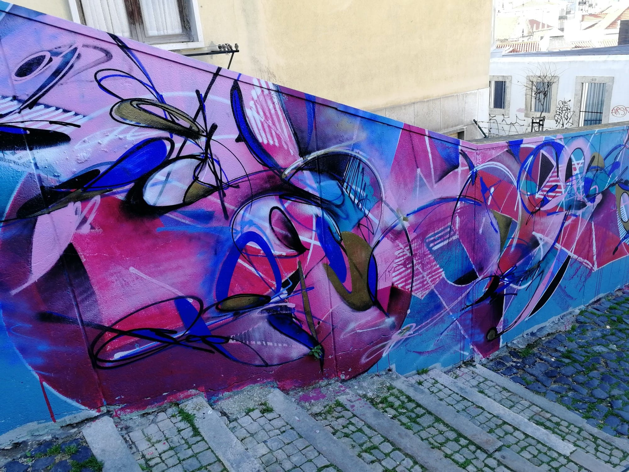 Graffiti 1090  capturé par Rabot à Lisboa Portugal
