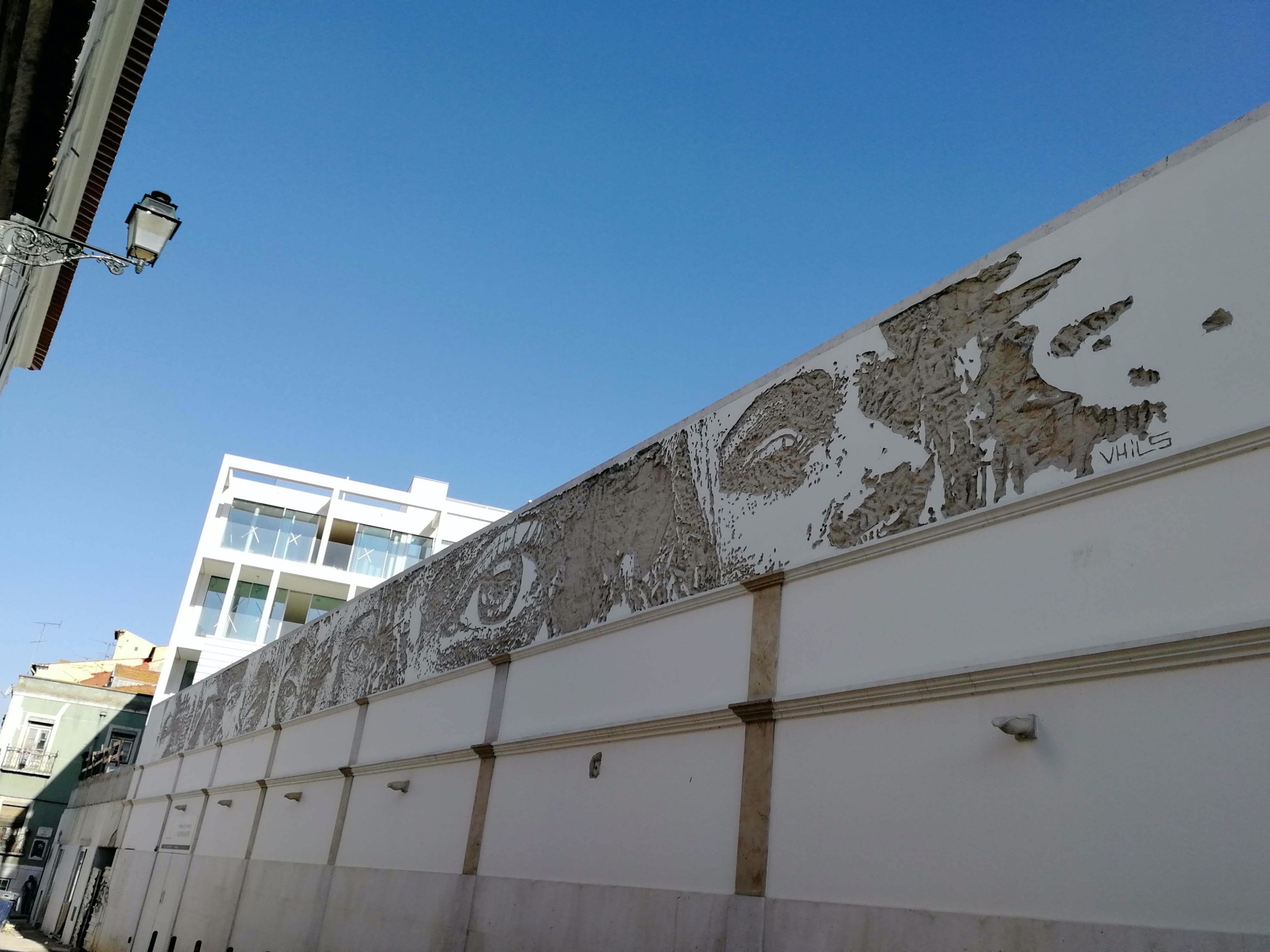 Graffiti 1095  capturé par Rabot à Lisboa Portugal
