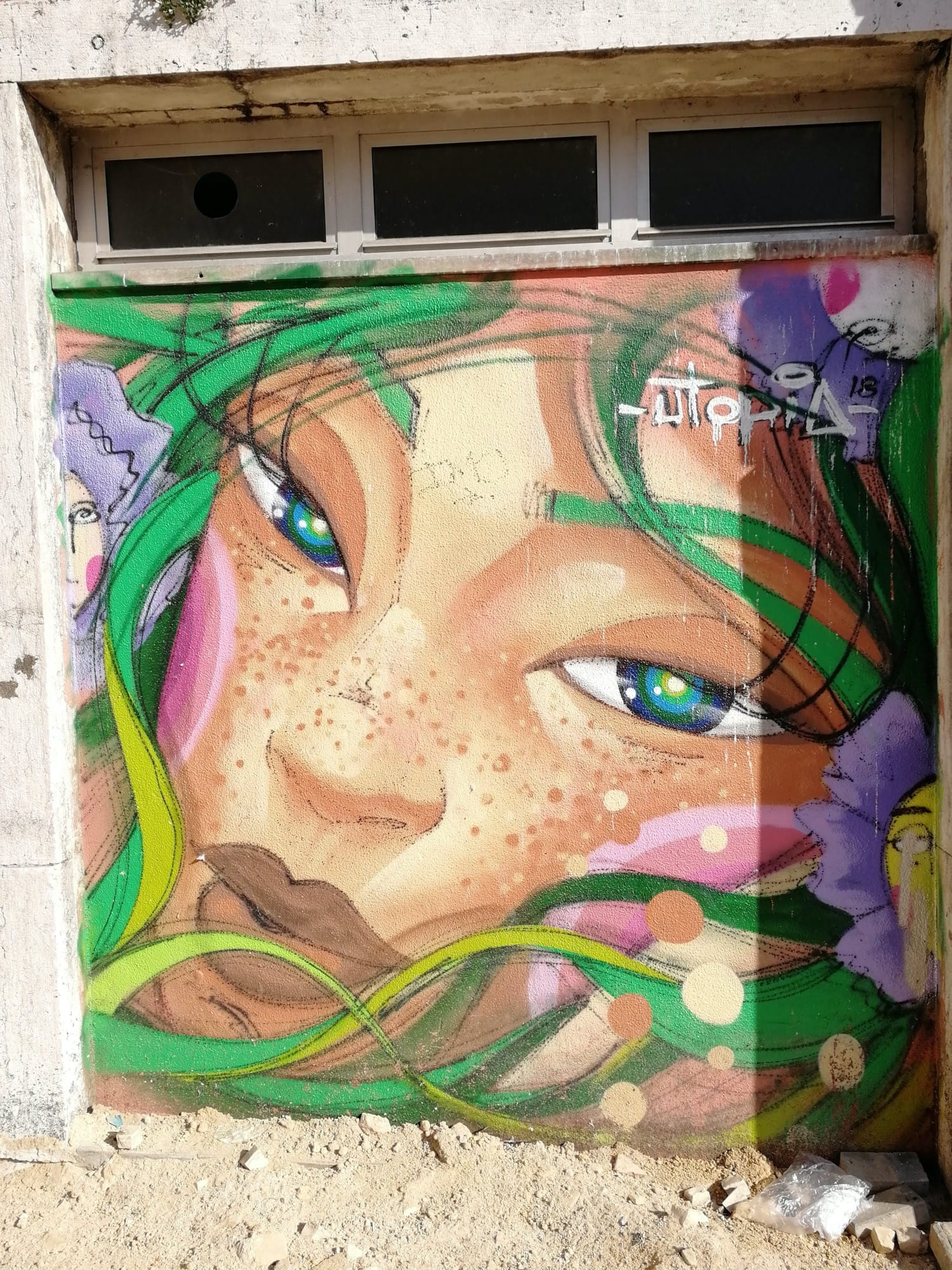 Graffiti 1101  capturé par Rabot à Lisboa Portugal