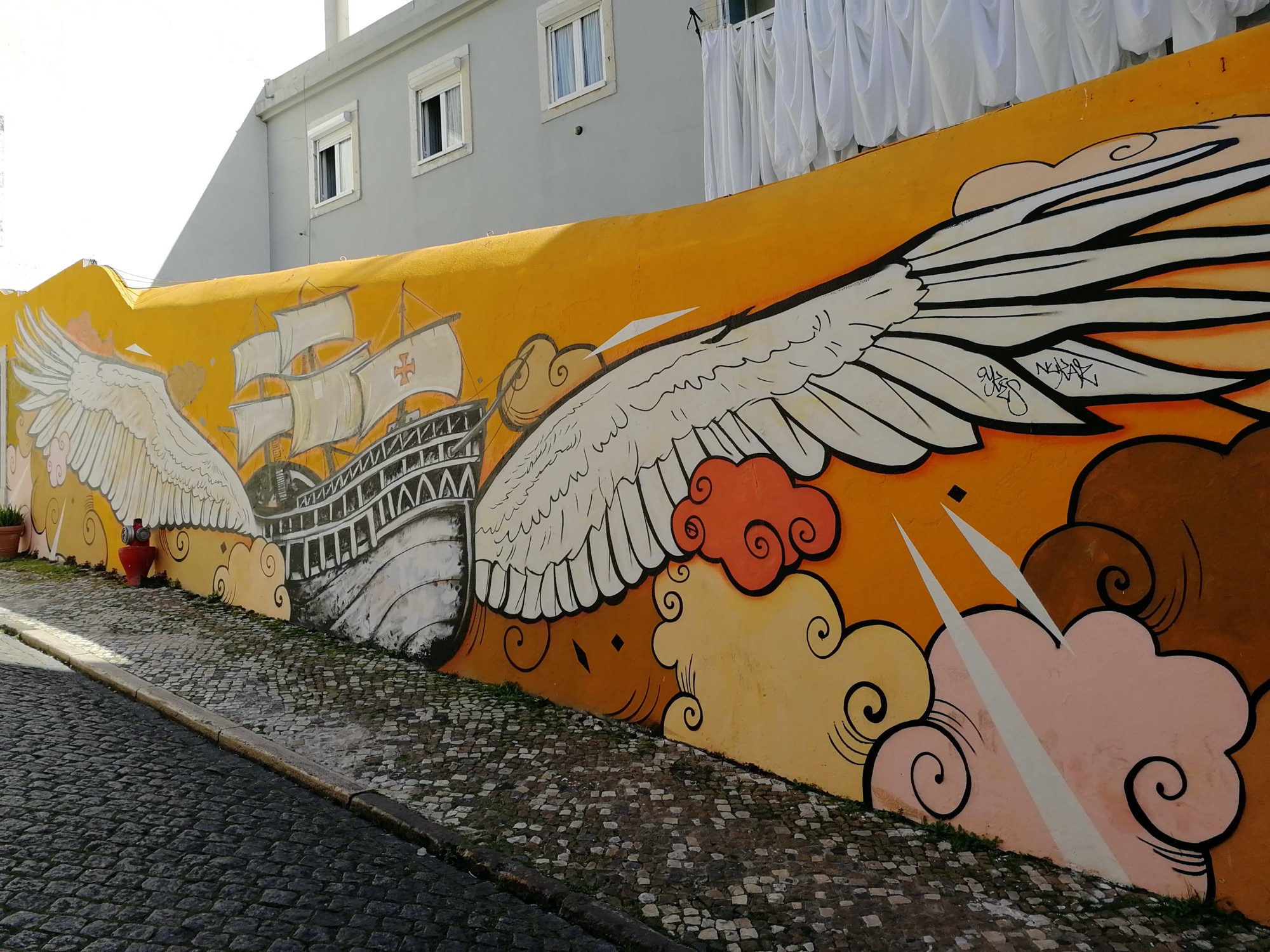 Graffiti 1103  capturé par Rabot à Lisboa Portugal