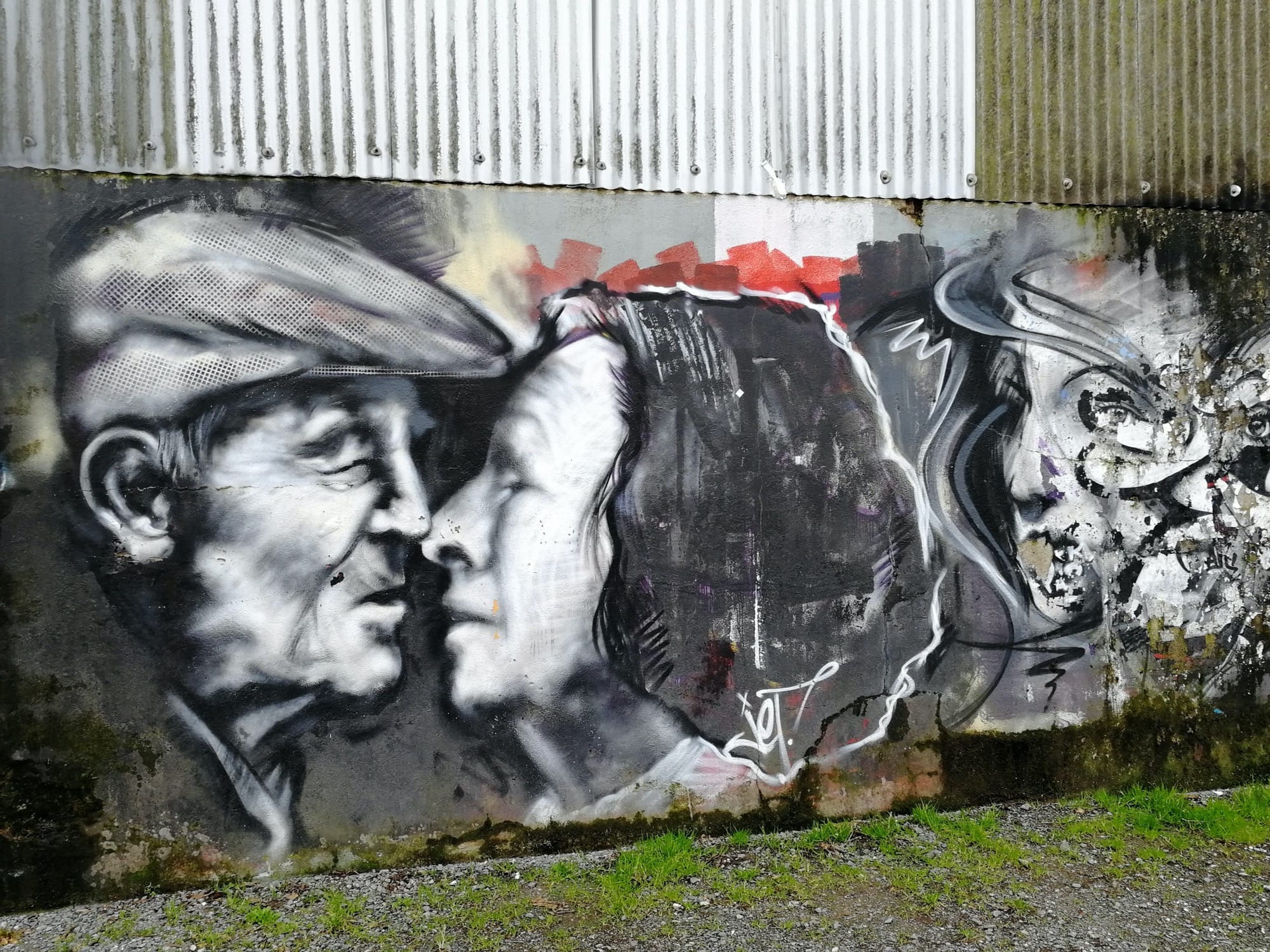 Graffiti 1202  by the artist Jef captured by Rabot in Redon France