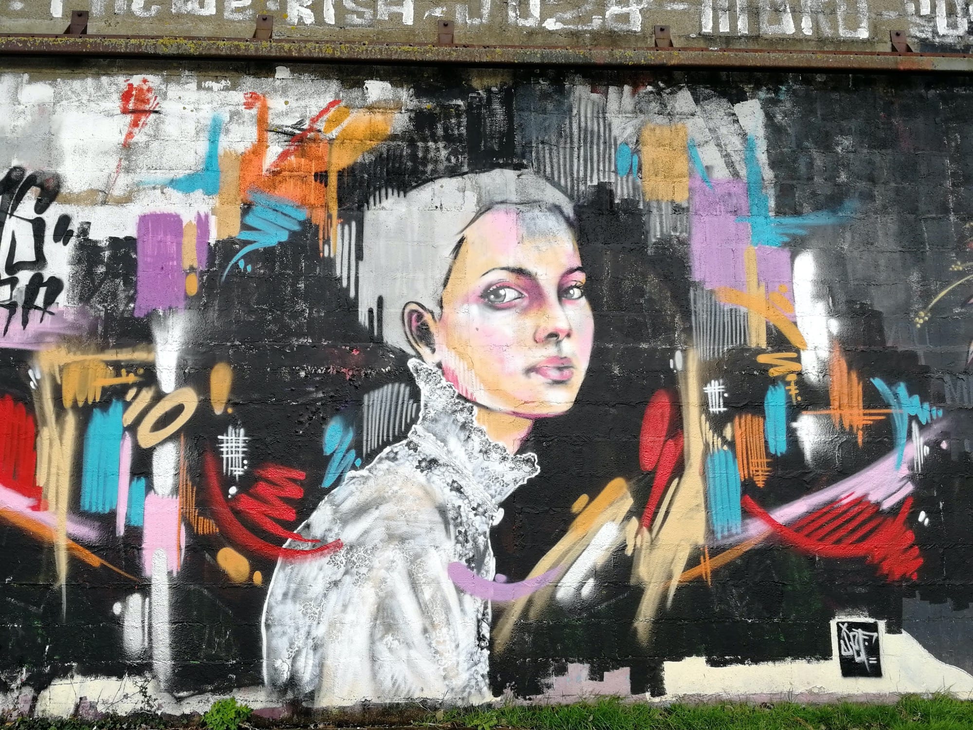Graffiti 1206  by the artist Jef captured by Rabot in Redon France