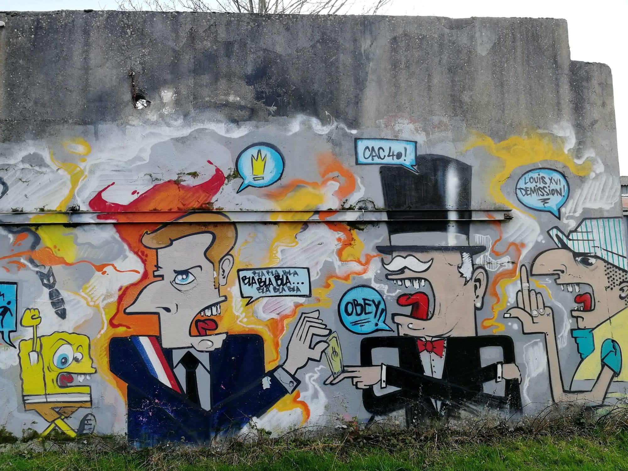Graffiti 1289 Gilets jaunes & Macron capturé par Rabot à Saint-Nicolas-de-Redon France
