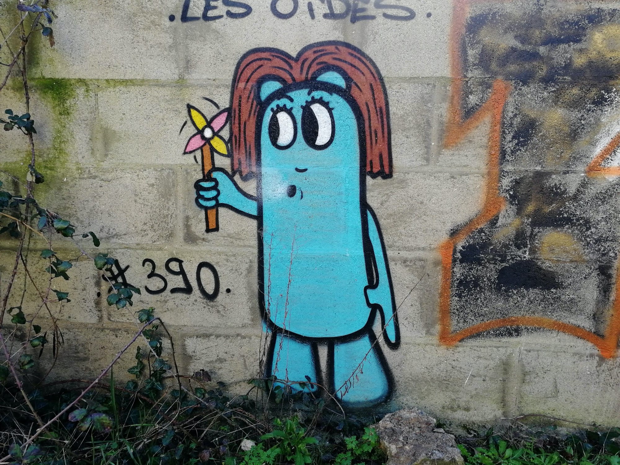 Graffiti 1306 Les oides #390 by the artist Les Oides captured by Rabot in Montoir-de-Bretagne France