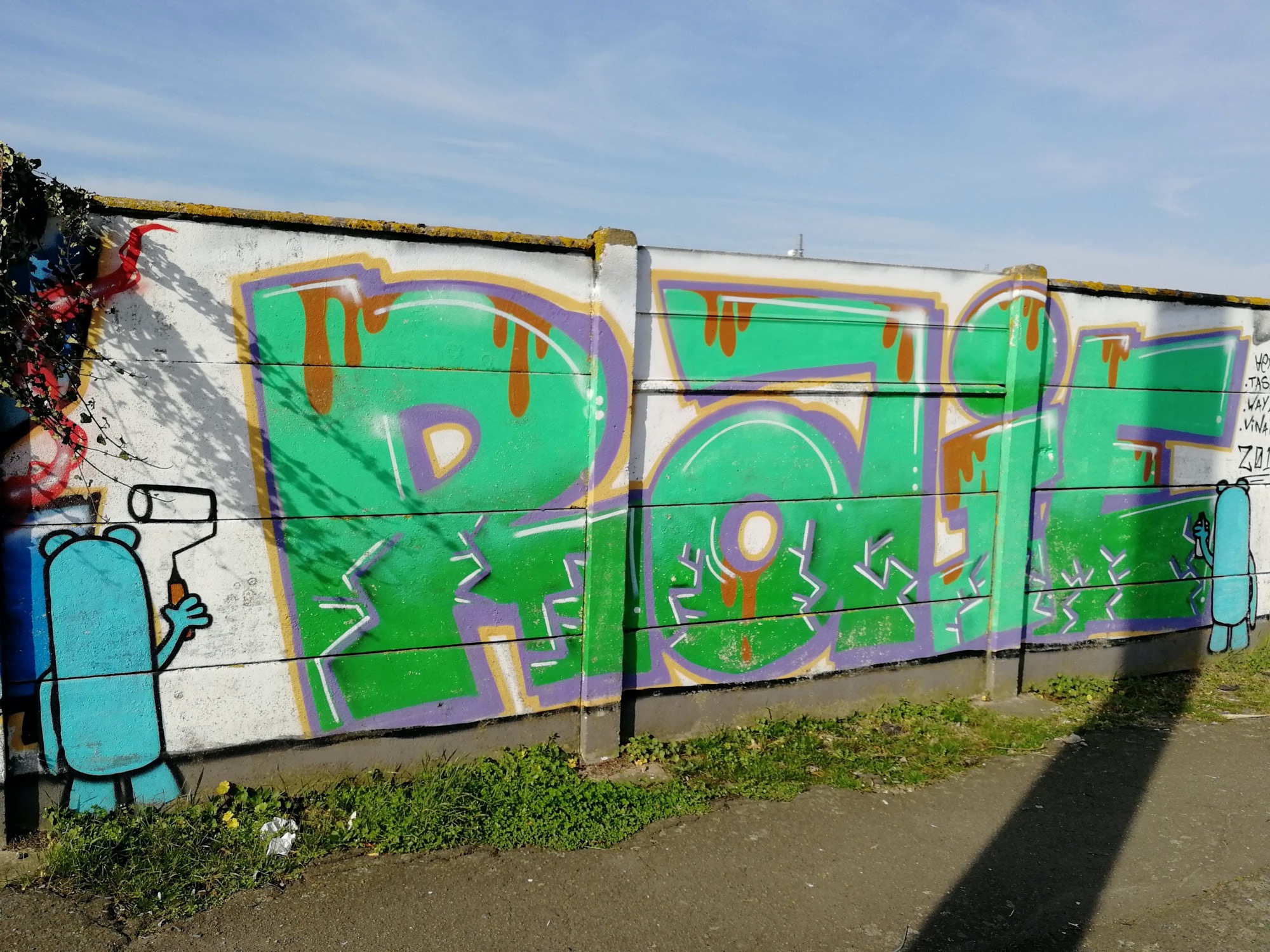 Graffiti 1327  capturé par Rabot à Saint-Nazaire France