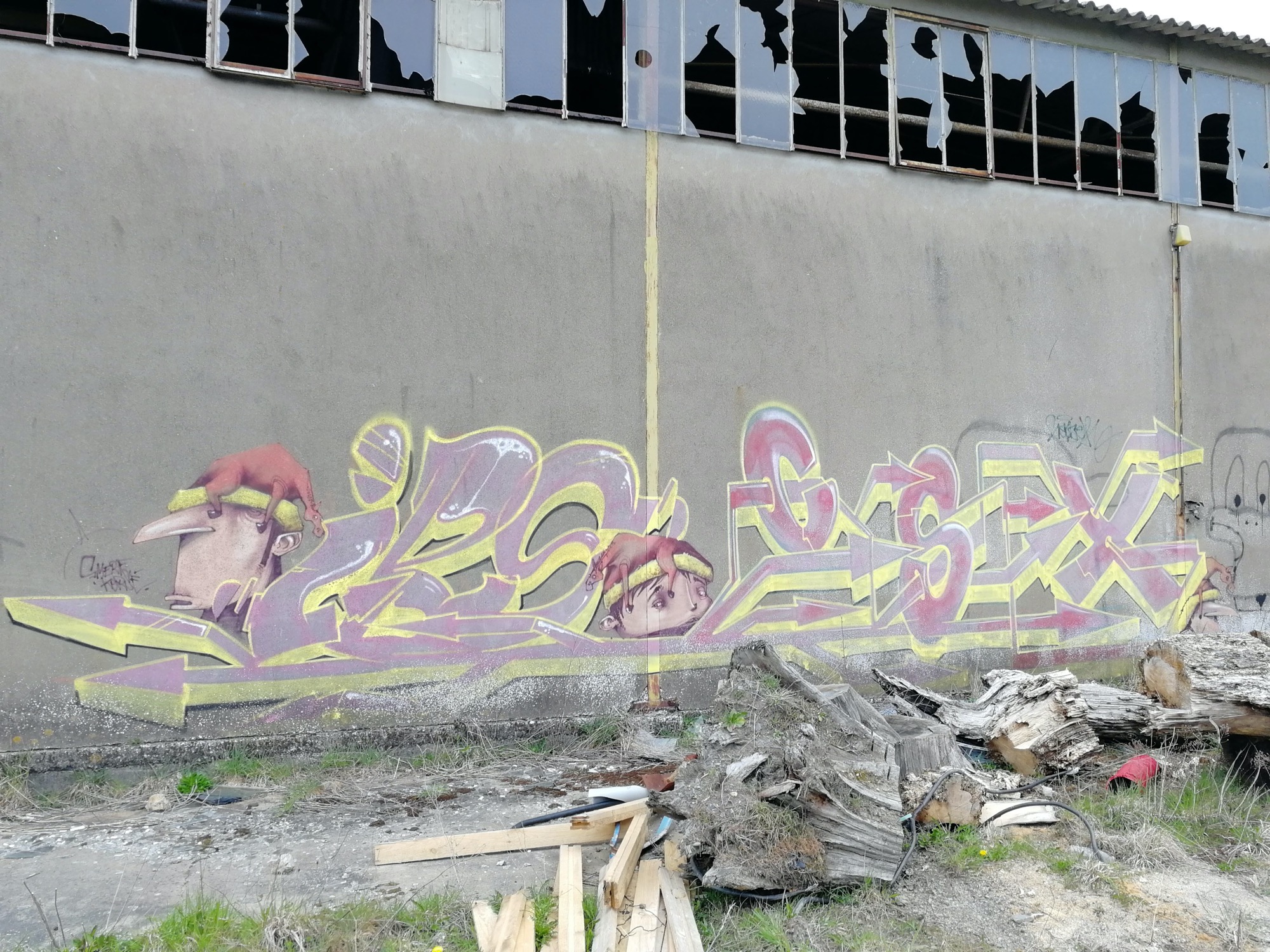 Graffiti 1413  de Kafé Korsé capturé par Rabot à Issé France