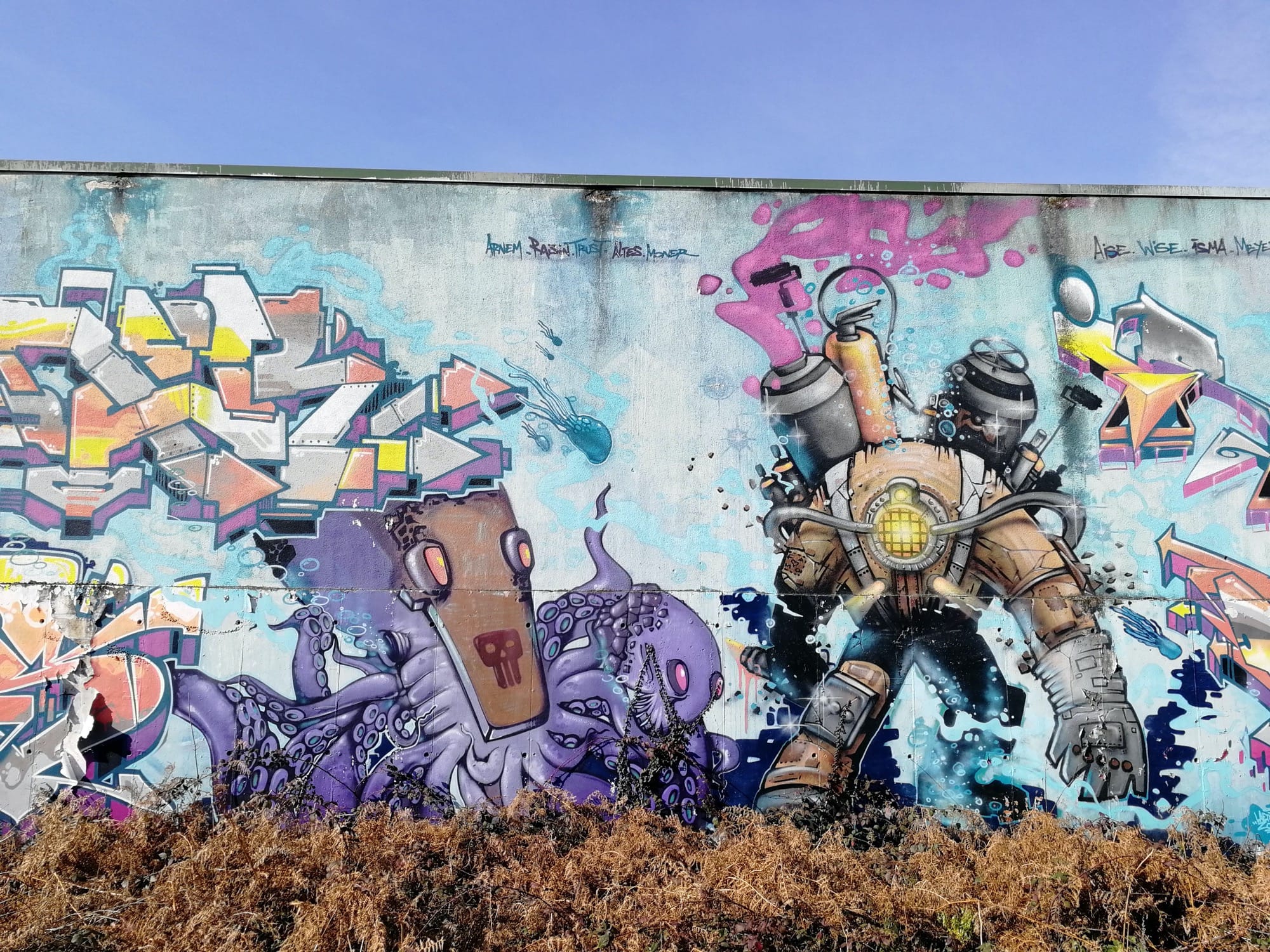 Graffiti 1530 Out of control captured by Rabot in Nantes France