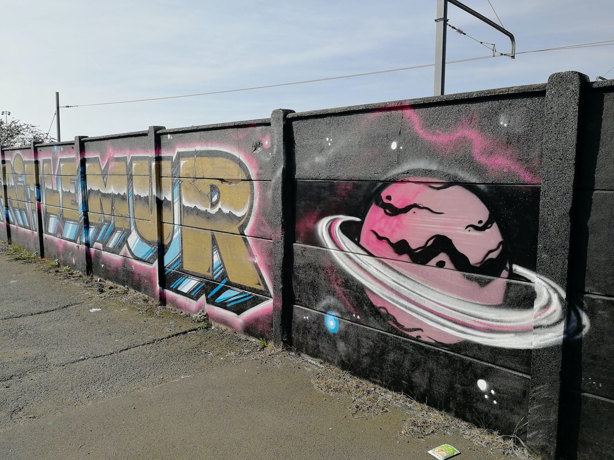 Graffiti 1542 On fait le mur capturé par Rabot à Saint-Nazaire France