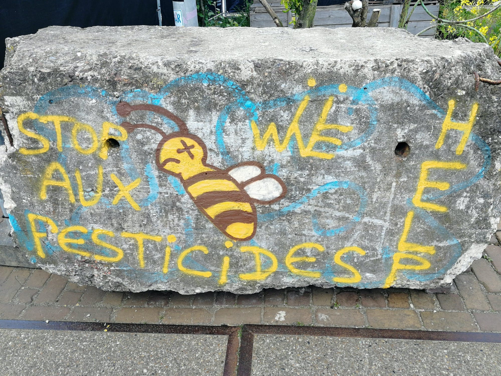 Graffiti 1682 Stop aux pesticides capturé par Rabot à Amsterdam Netherlands
