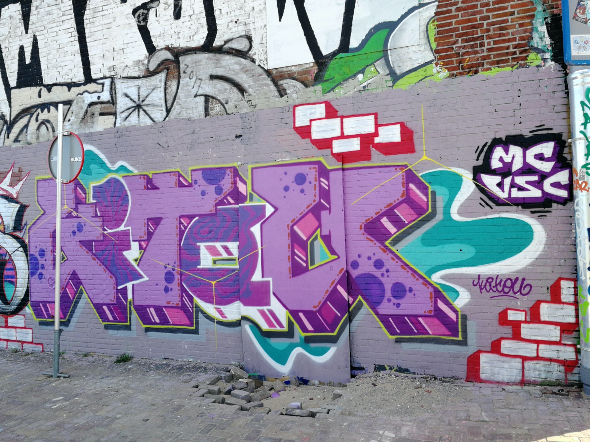 Graffiti 1732  captured by Rabot in Amsterdam Netherlands