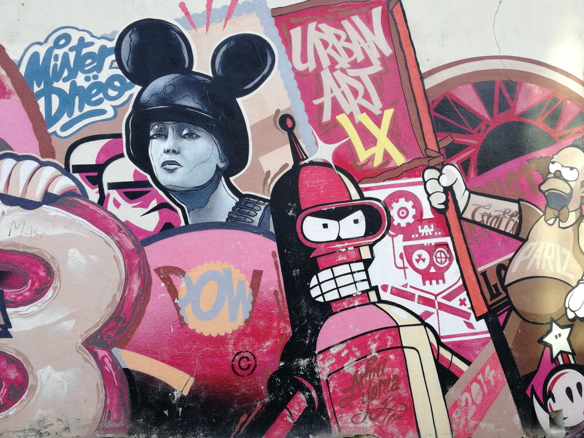 Graffiti 1897 M&Ms, Donald, Bender, Captain America, Simpson capturé par Rabot à Lisboa Portugal