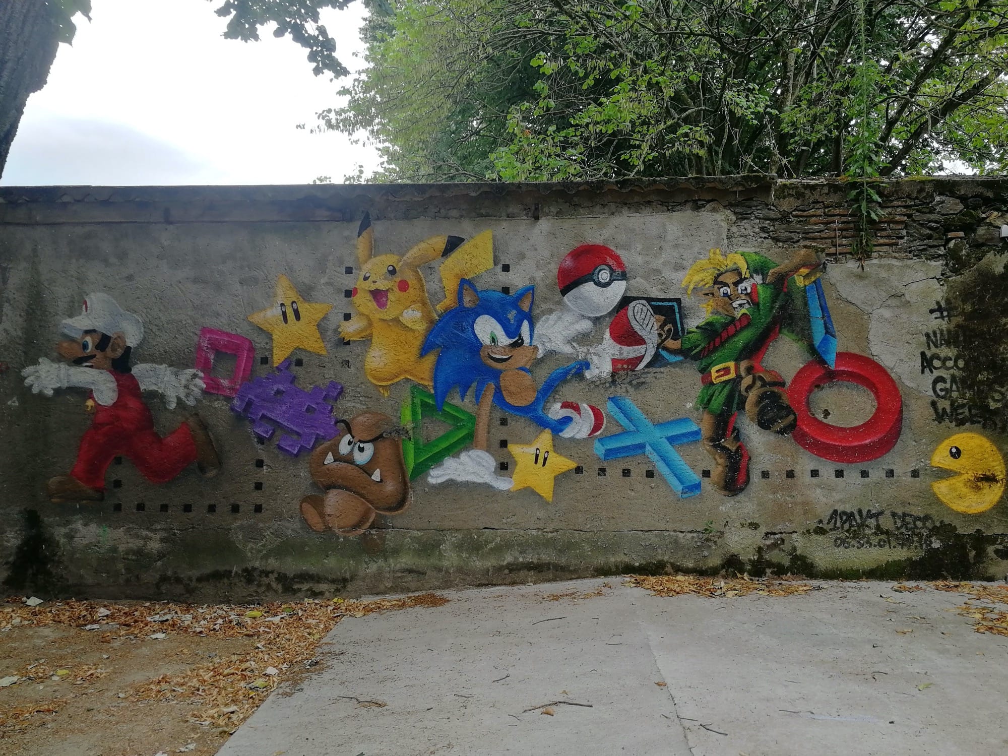 Graffiti 1979 Mario, Pikachu, Pacman, Sonic, Link capturé par Rabot à Nantes France
