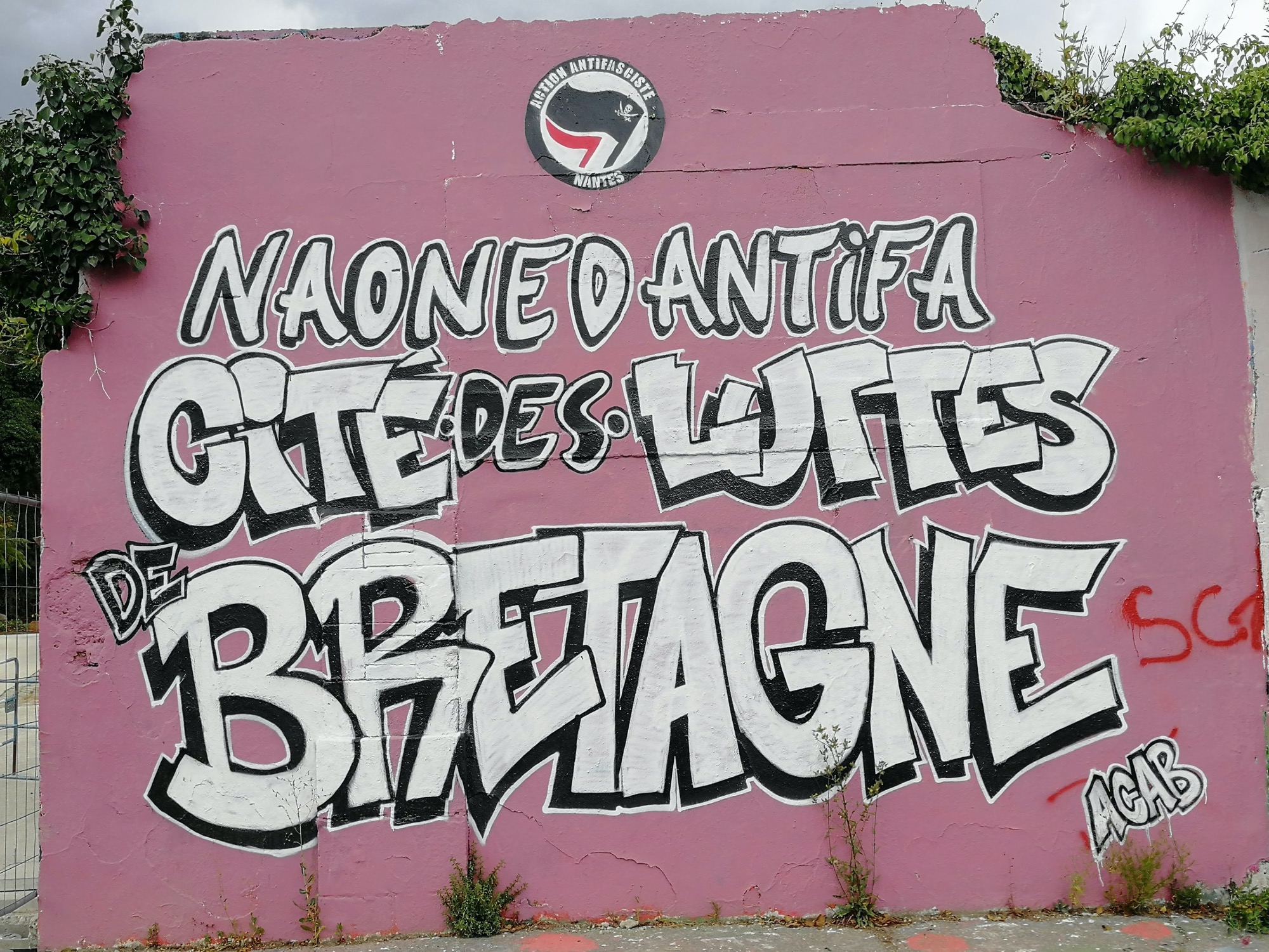 Graffiti 1982 Naoned antifa : Cité des luttes de Bretagne capturé par Rabot à Nantes France