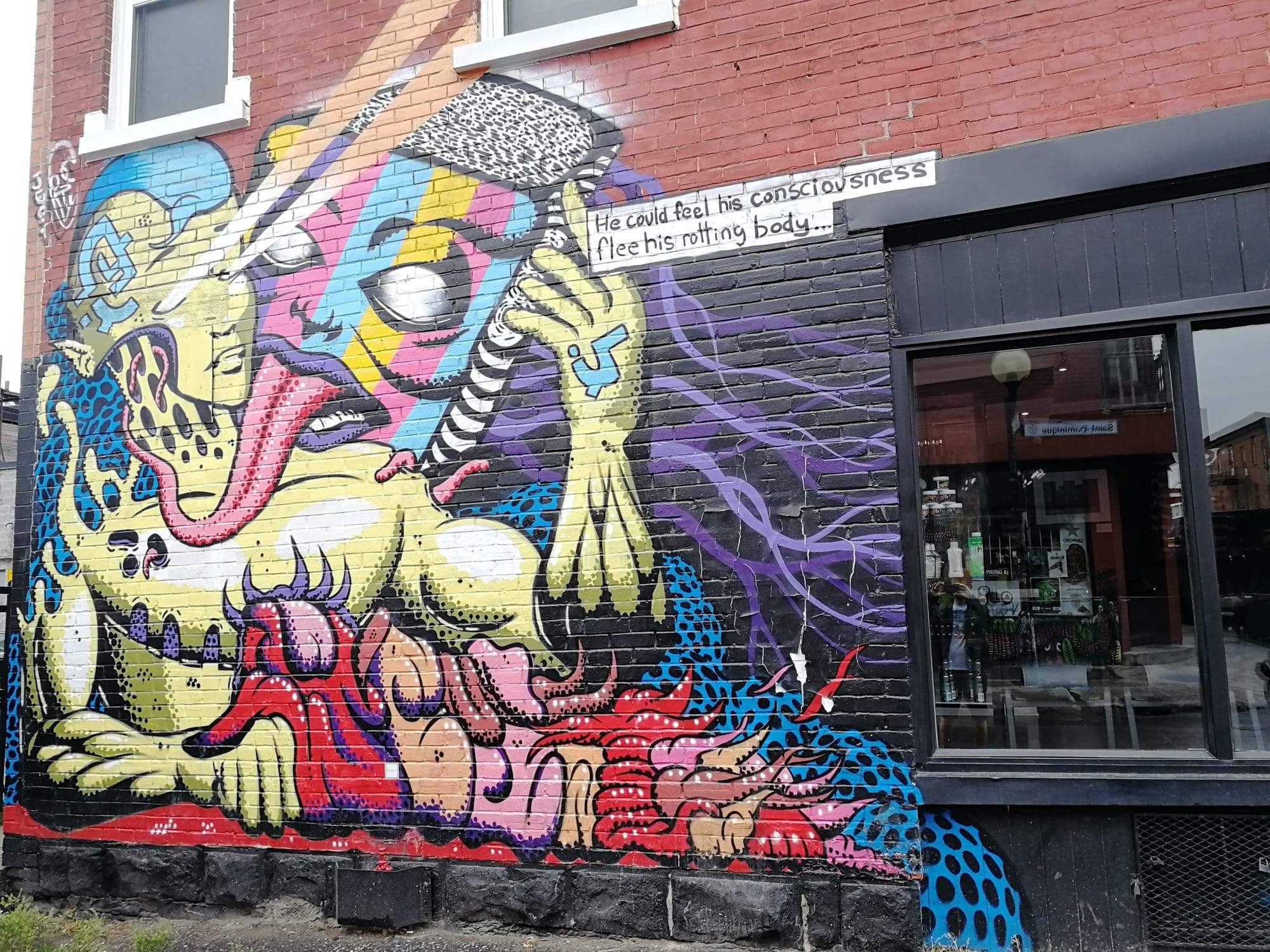 Graffiti 2102  capturé par Rabot à Montréal Canada
