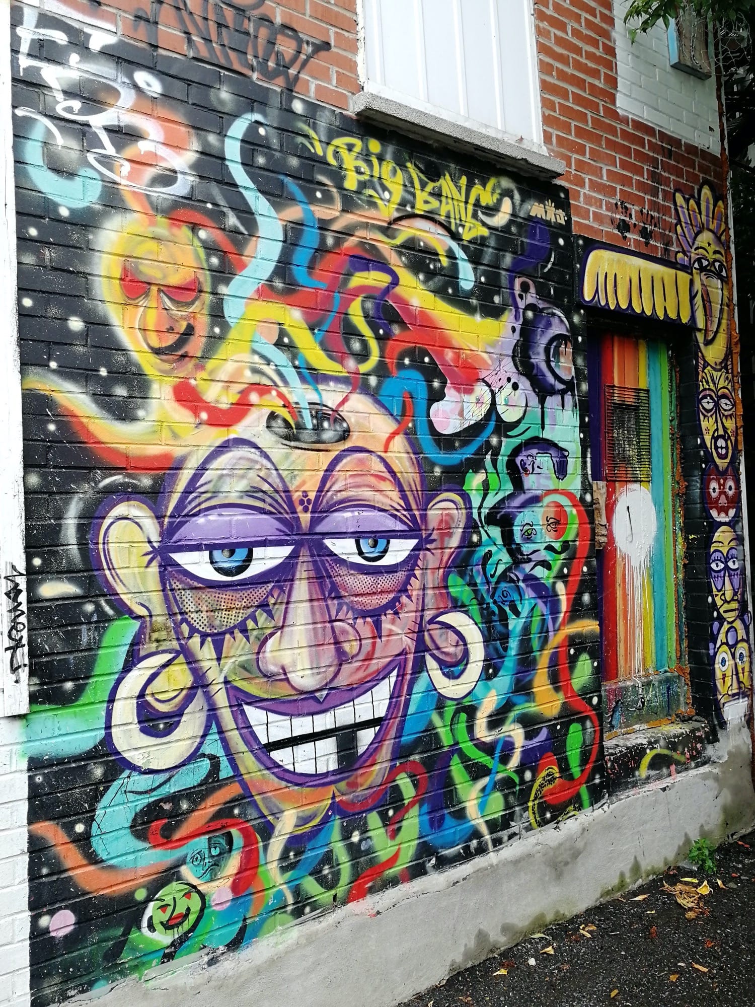 Graffiti 2113  capturé par Rabot à Montréal Canada