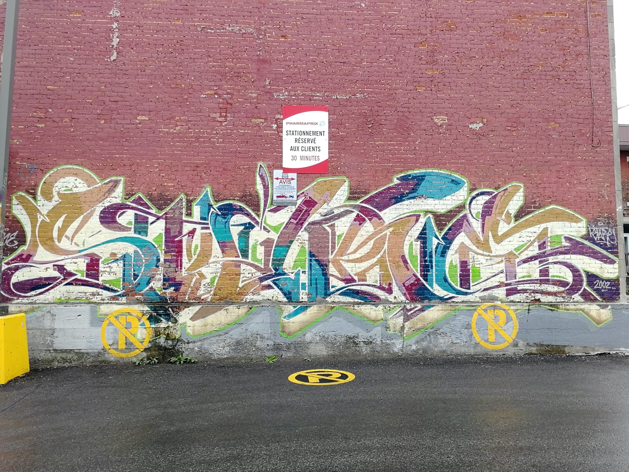 Graffiti 2129  capturé par Rabot à Montréal Canada