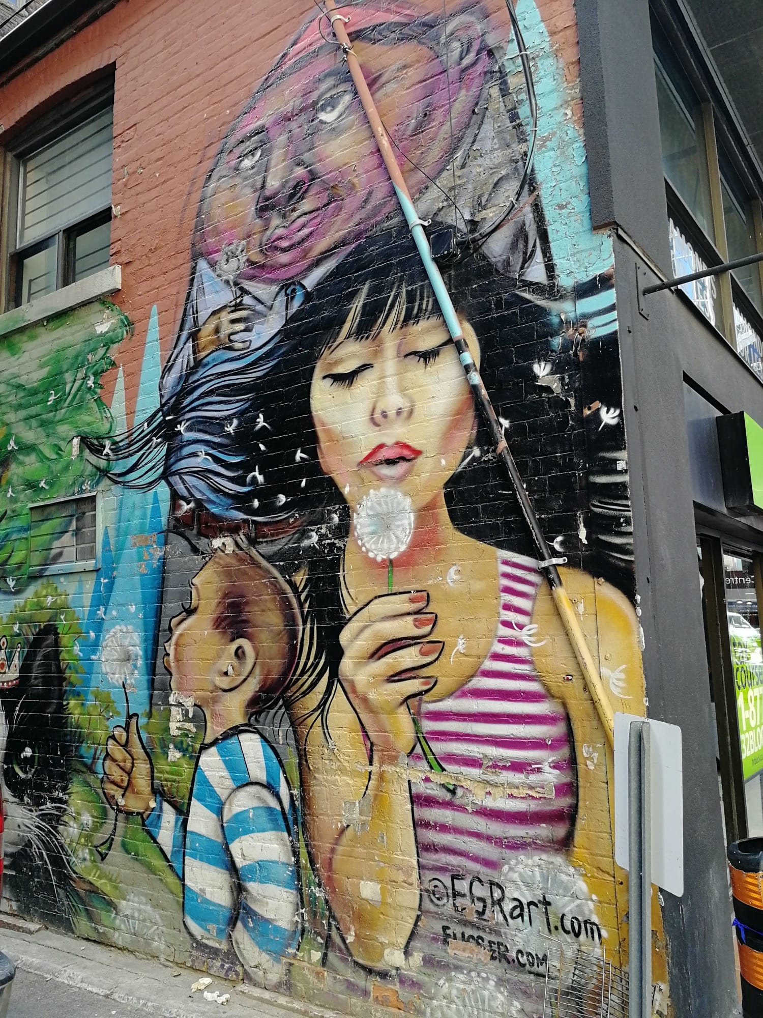 Graffiti 2333  captured by Rabot in Toronto Canada